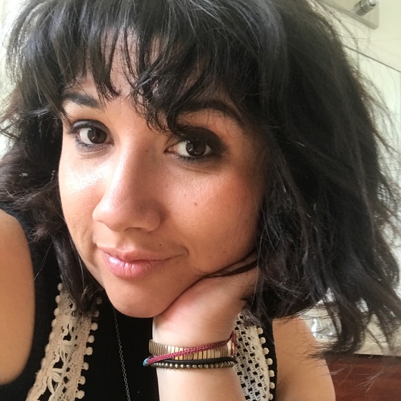 Meet your Posher, Iris - Picture 2 of 6